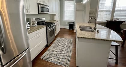 Christine's Classic Savannah Condo With Balcony!