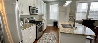 Christine's Classic Savannah Condo With Balcony!