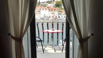 Comfort double room, Sea view, Balcony | Vistas del balcón