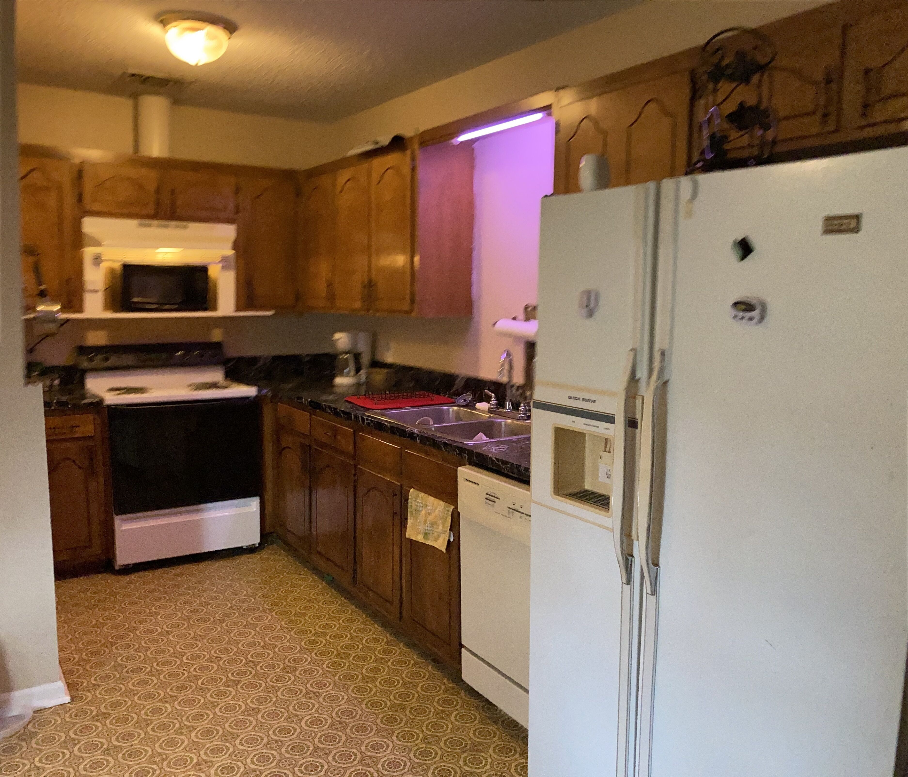 A Cozy 3 Bed 1 bath home with fireplace