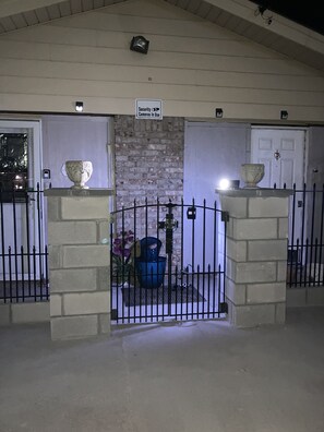 Exterior detail - Cozy 2Bed 1bath home w/fireplace. Bed&Breakfast.Sleeps 3. Close to MSU/SAFB/MPEC (Wichita Falls)