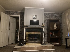 Interior - Cozy 2Bed 1bath home w/fireplace. Bed&Breakfast.Sleeps 3. Close to MSU/SAFB/MPEC (Wichita Falls)
