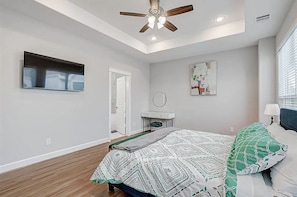 4 bedrooms, desk, iron/ironing board, travel crib