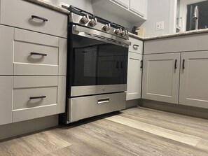 Fridge, microwave, oven, stovetop - Cozy Quiet&Great location, near Ontario Airport (Ontario)