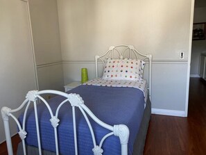 3 bedrooms, desk, travel cot, free WiFi