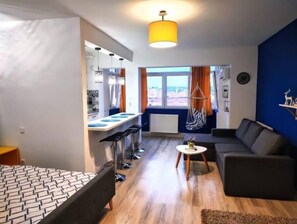 1 bedroom, desk, iron/ironing board, WiFi