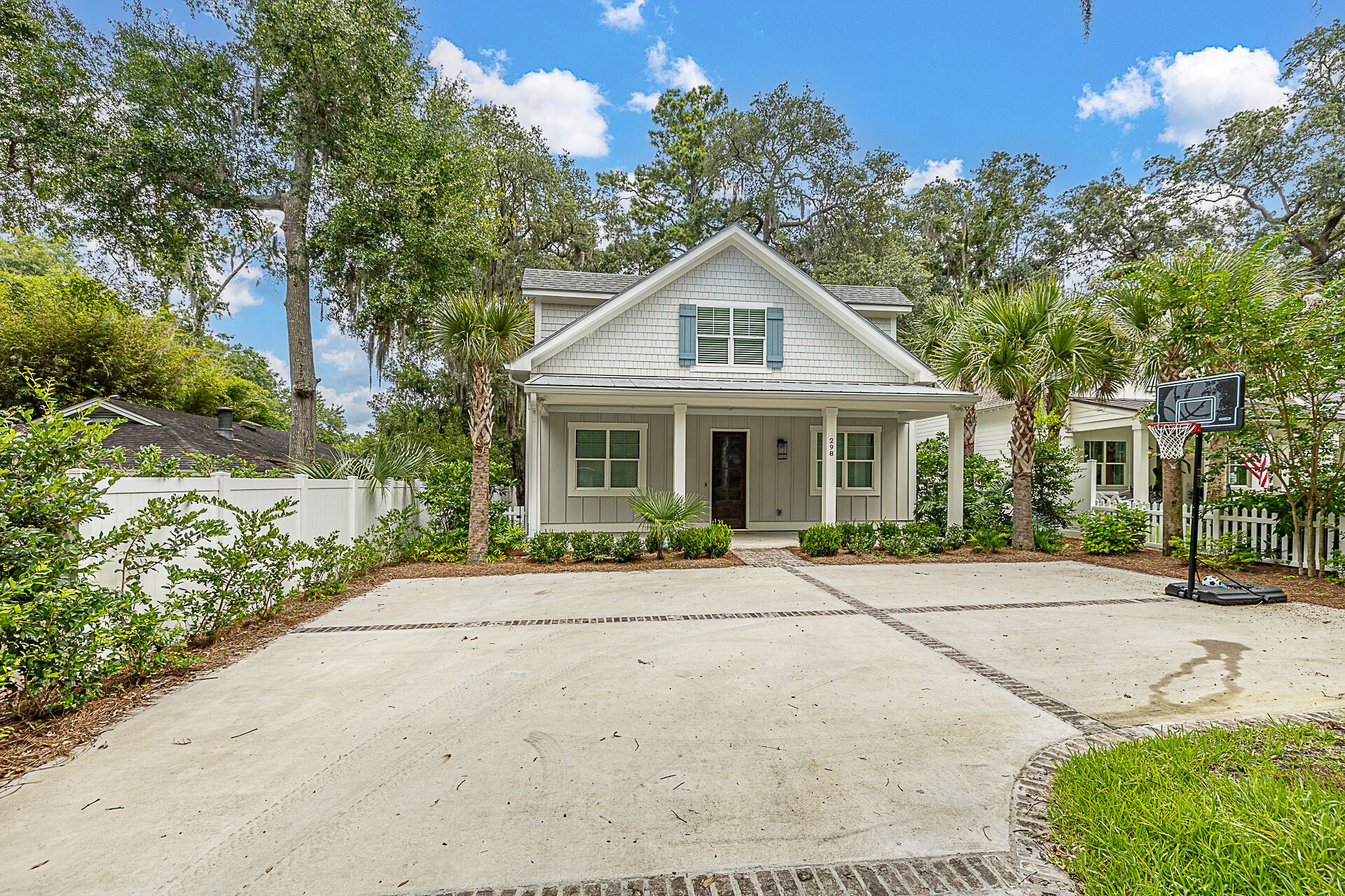 Beautiful New Home minutes away from everything 