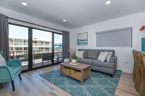 Smart TV, books, streaming services - Lovely  Turnkey Ocean Block Condo In Ocean City MD (Ocean City)