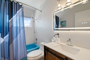 Combined shower/bathtub, soap - Breathtaking LV Strip SkyView with Modern Renovation (Las Vegas)