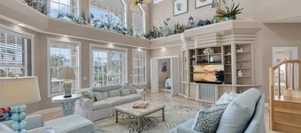 Palm View 5 BR Pool, Dock KCB, Cabana Club, Outdoor Kitchen