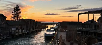 Cute 2 BR Cottage +Den, Sleeps 6, One Block from Van’s Beach, Two Blocks to Town