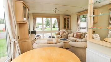 2 bedrooms, individually decorated, individually furnished, free WiFi