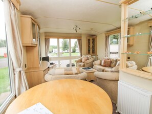 2 bedrooms, individually decorated, individually furnished, free WiFi