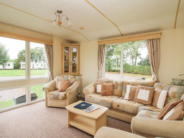 Living room - 4 Old Orchard (Much Wenlock)