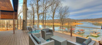 Lakefront Getaway w boat slip, Sandy Beach, 2 Living Rooms. Sleeps 12