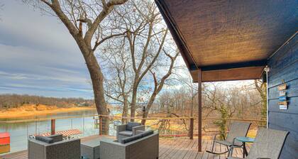 Lakefront Getaway w boat slip, Sandy Beach, 2 Living Rooms. Sleeps 12