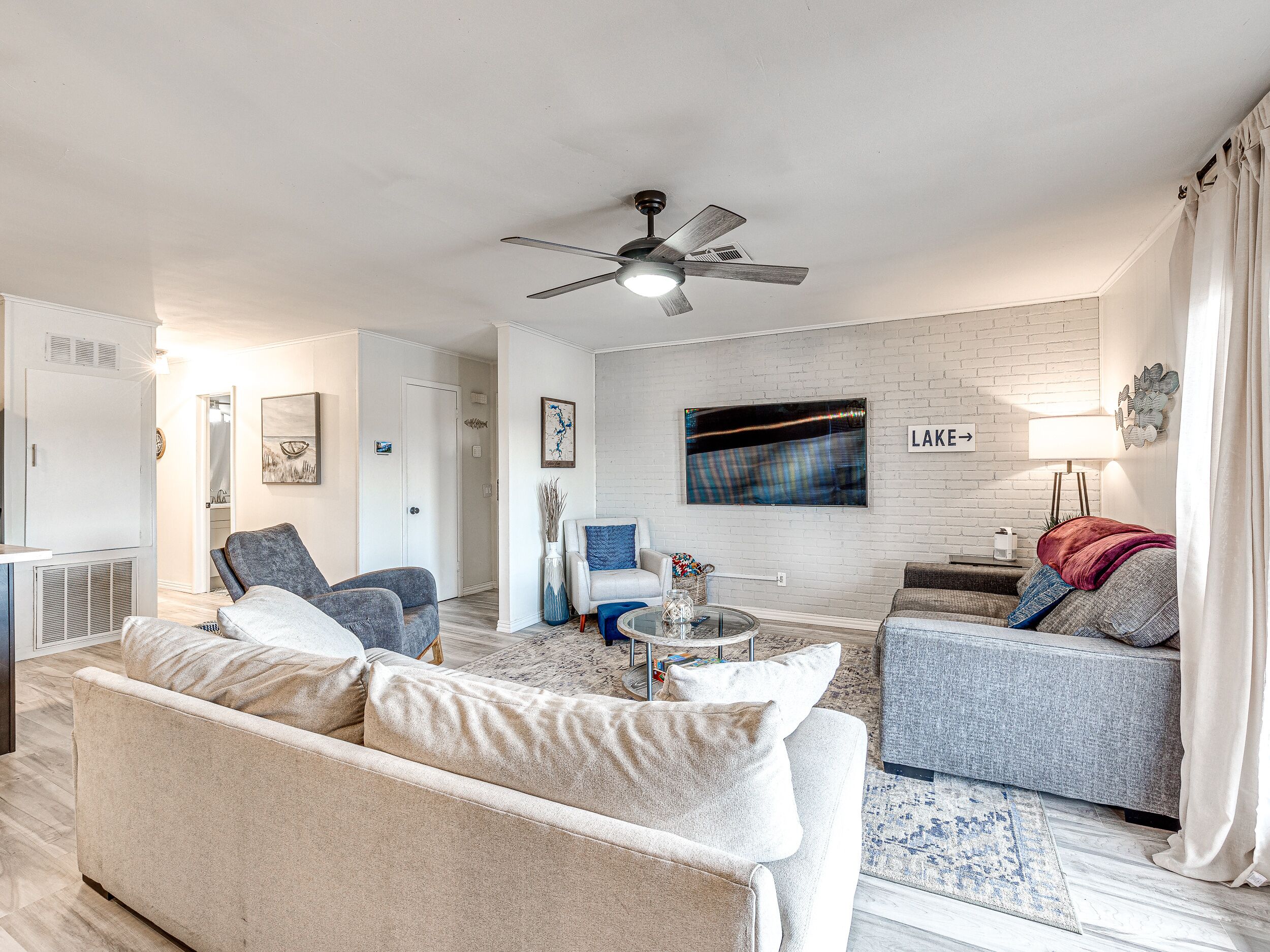 Waterside  Retreat, Big Views, Dock, Beach, Game Room, 2 Living Rooms, Sleeps 12