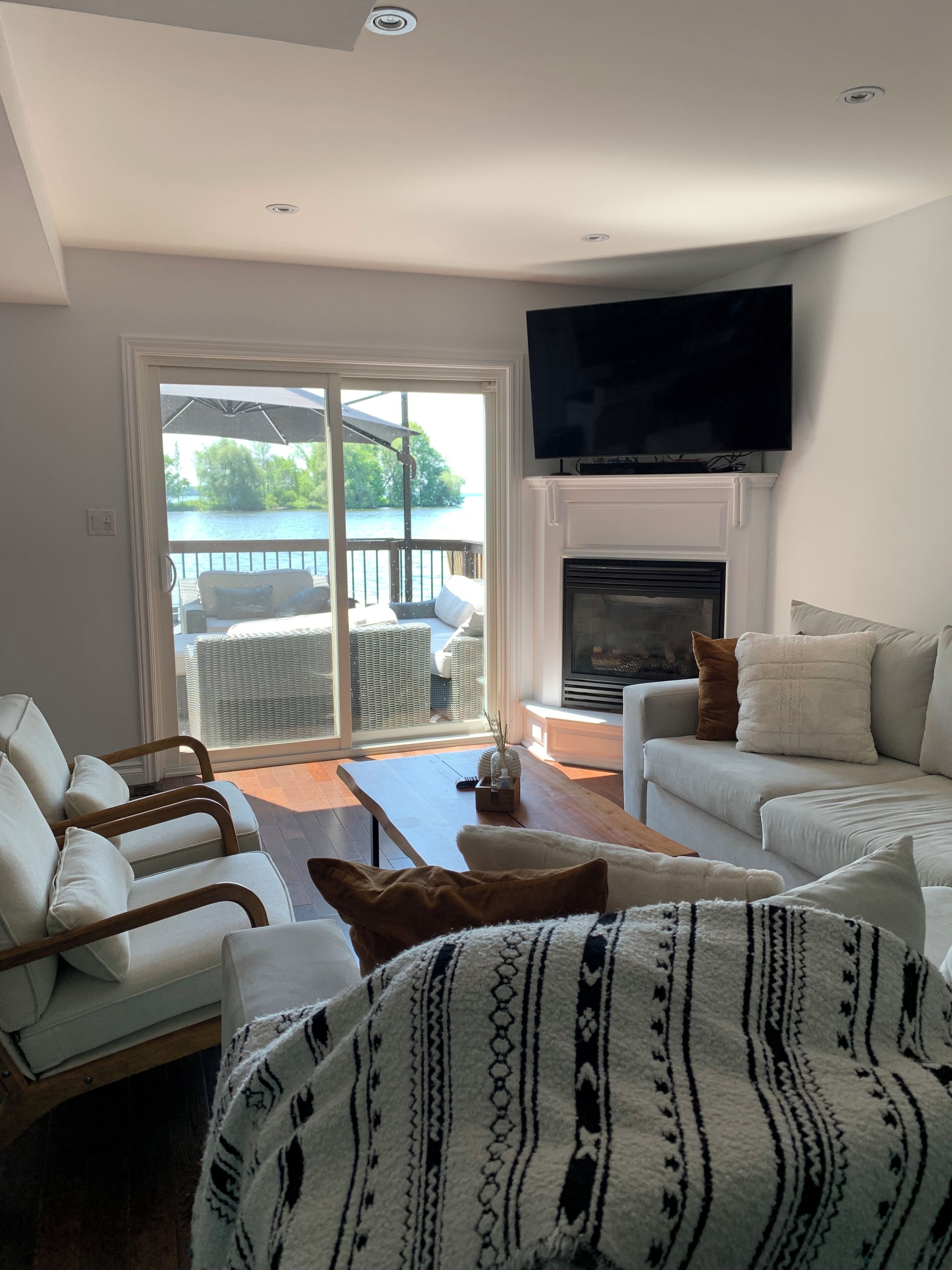 Southside Lakehouse on Simcoe