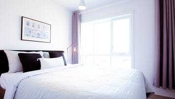 2 chambres, bureau, fer et planche Ă repasser, lit parapluie