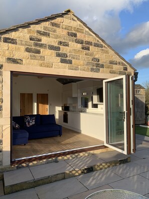 Terrace/patio - Unique getaway, surrounded by fields close to two great pubs. (Halifax)
