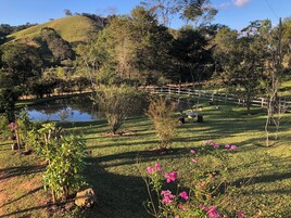 28-inch flat-screen TV with cable channels, TV, fireplace