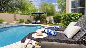 Outdoor pool, a heated pool - 7min to TPC, 3 Kings & Kids Bunkbed, Games, Heated Pool, Large Outdoor Space! (Scottsdale)