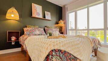 1 chambre, bureau, fer et planche Ă repasser, lit parapluie