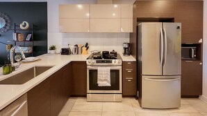Coffee/tea maker, fridge, microwave, oven