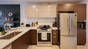 Fridge, microwave, oven, stovetop