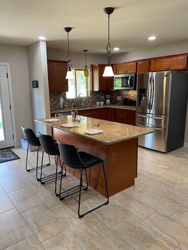 3 Bedroom with private yard, Large Pool, Close to Downtown Fountain Hills