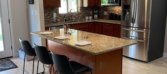 3 Bedroom with private yard, Large Pool, Close to Downtown Fountain Hills