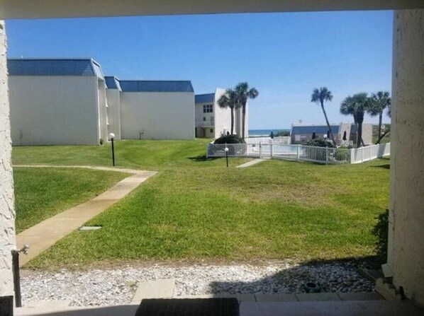 Condo, 1 cama King size y sofá cama, acceso a la alberca | Vista desde la habitación