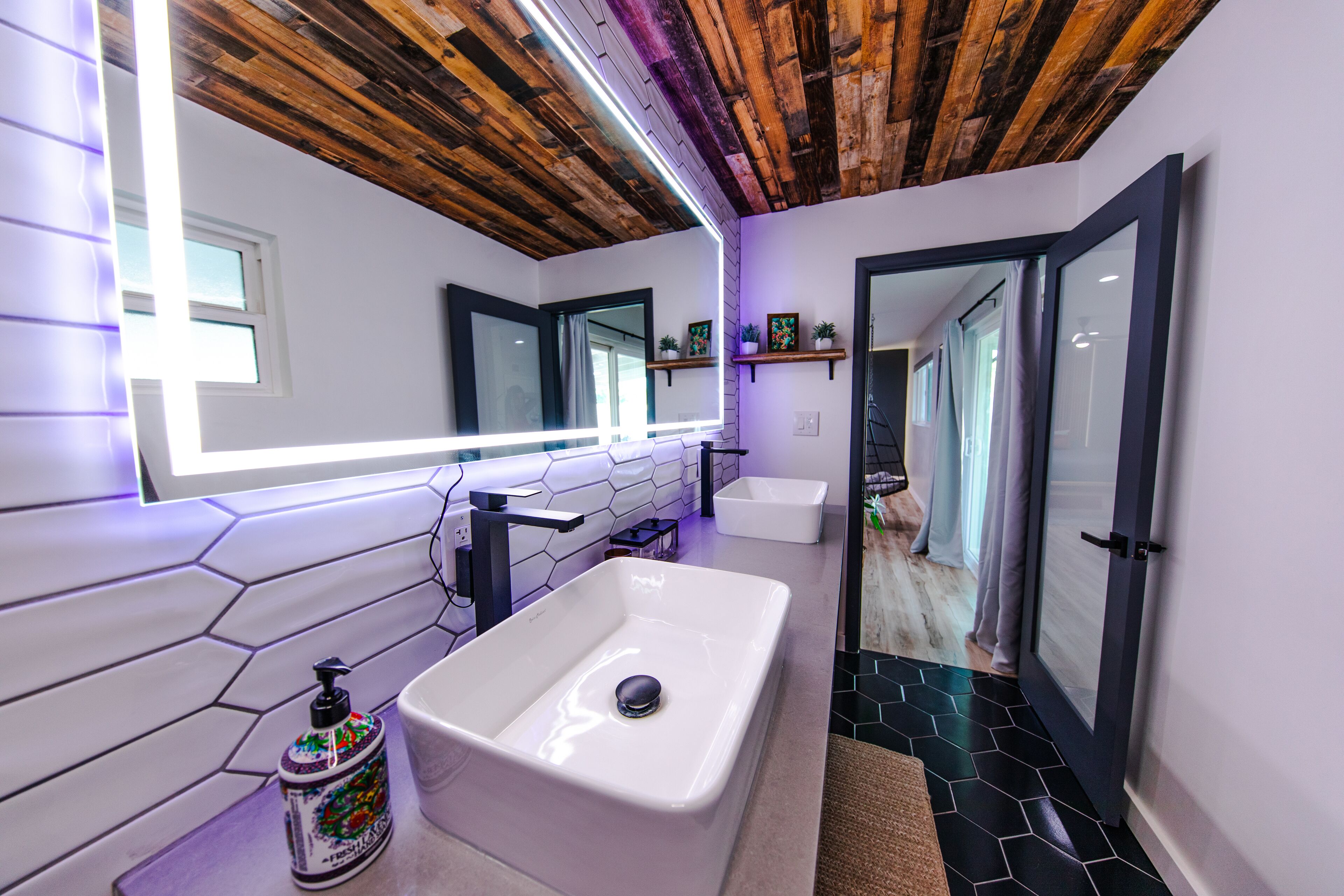 Four Palms | Pool BBQ Fire Pit | 5 min to Old Town