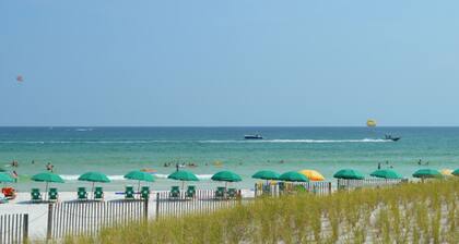 Fifth-floor, Gulf view condo with a washer/dryer, pool, tennis, & fitness room