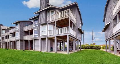 Gulf-view beach house with decks, balcony, AC, & washer/dryer - dog-friendly
