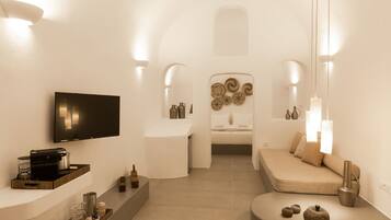 Exclusive Suite, Hot Tub | Living area | TV