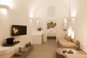 Exclusive-Suite, Whirlpool | Wohnbereich | Fernseher