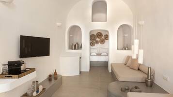 Suíte exclusiva, banheira de imersão | Área de estar | TV