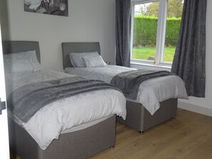 2 chambres, fer et planche Ă repasser, Wi-Fi gratuit, draps fournis