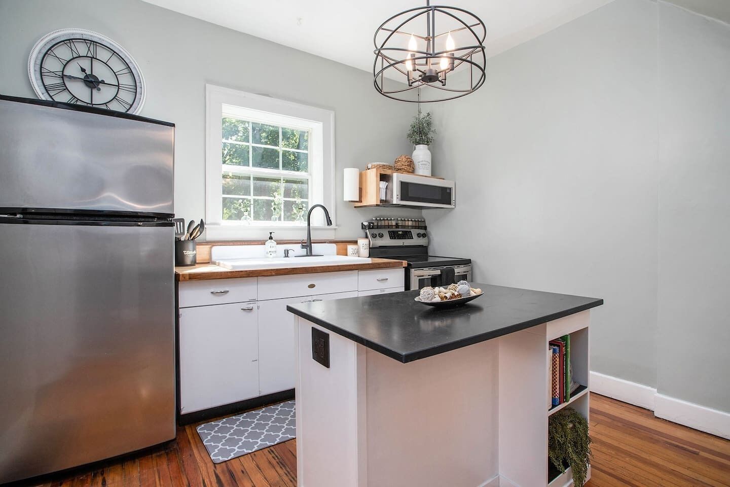 Amazing Southshore Retreat * Game Room & Fire pit