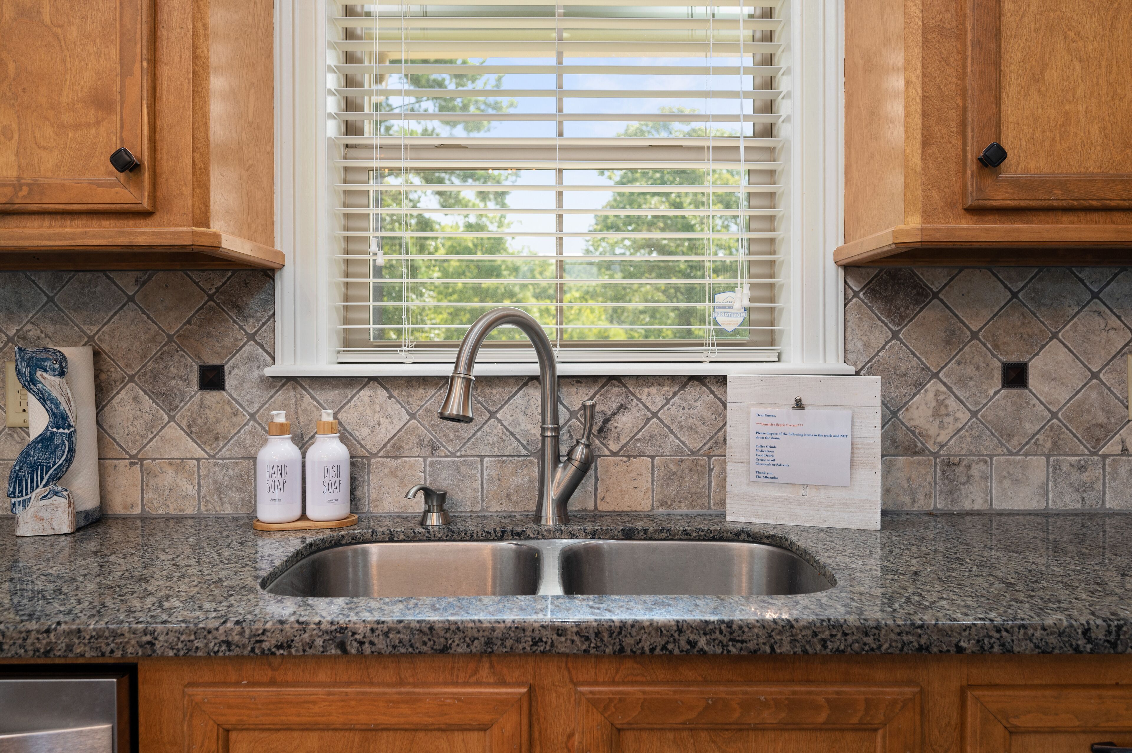 Cozy Cottage, Lakeview, Firepit, and Fishing @ Jolie Vue