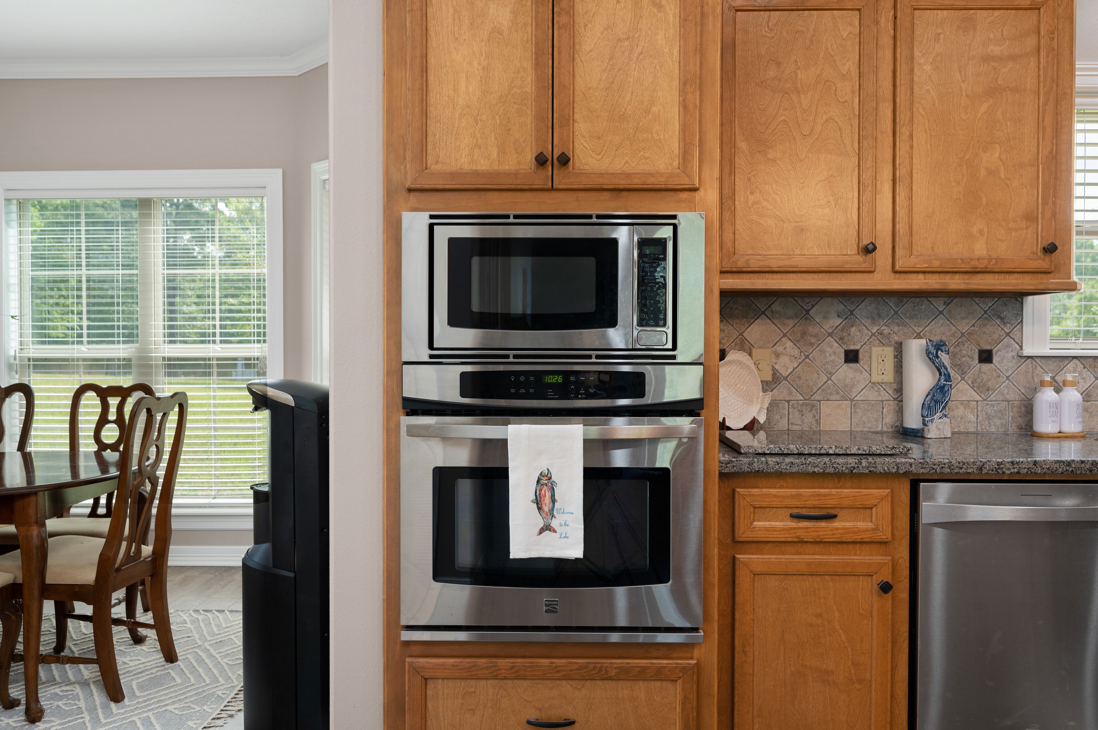 Cozy Cottage, Lakeview, Firepit, and Fishing @ Jolie Vue