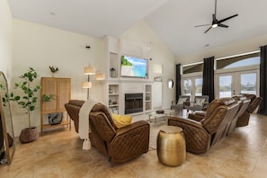 Smart TV, fireplace