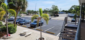 parking  -   Venice Island...Studio  just for one person (pets  friendly)  (Venice)