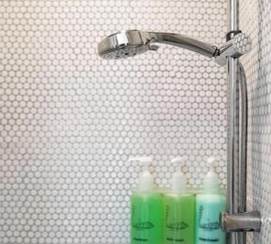 Bathtub, hair dryer, towels, shampoo