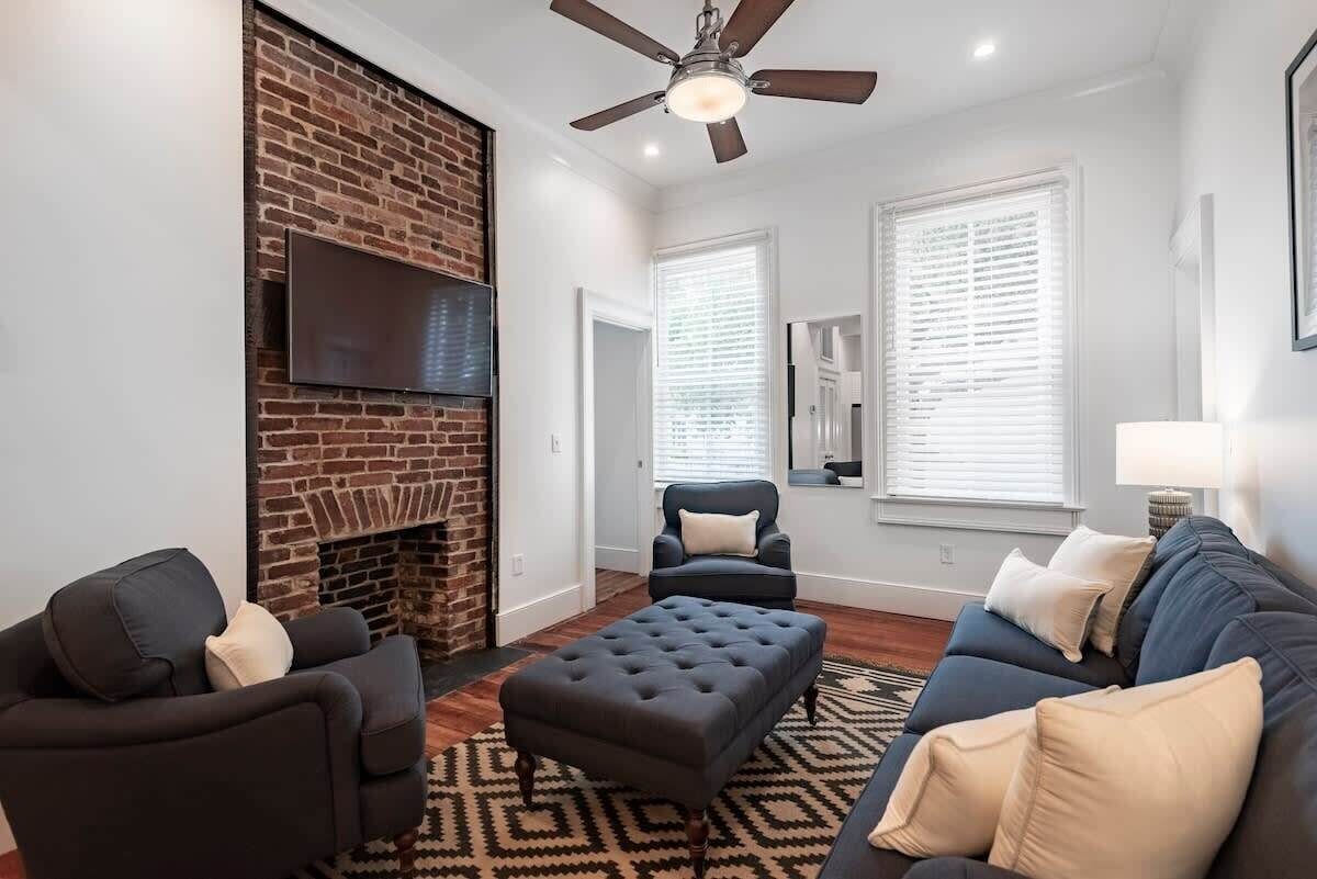 Televisión y oficina 