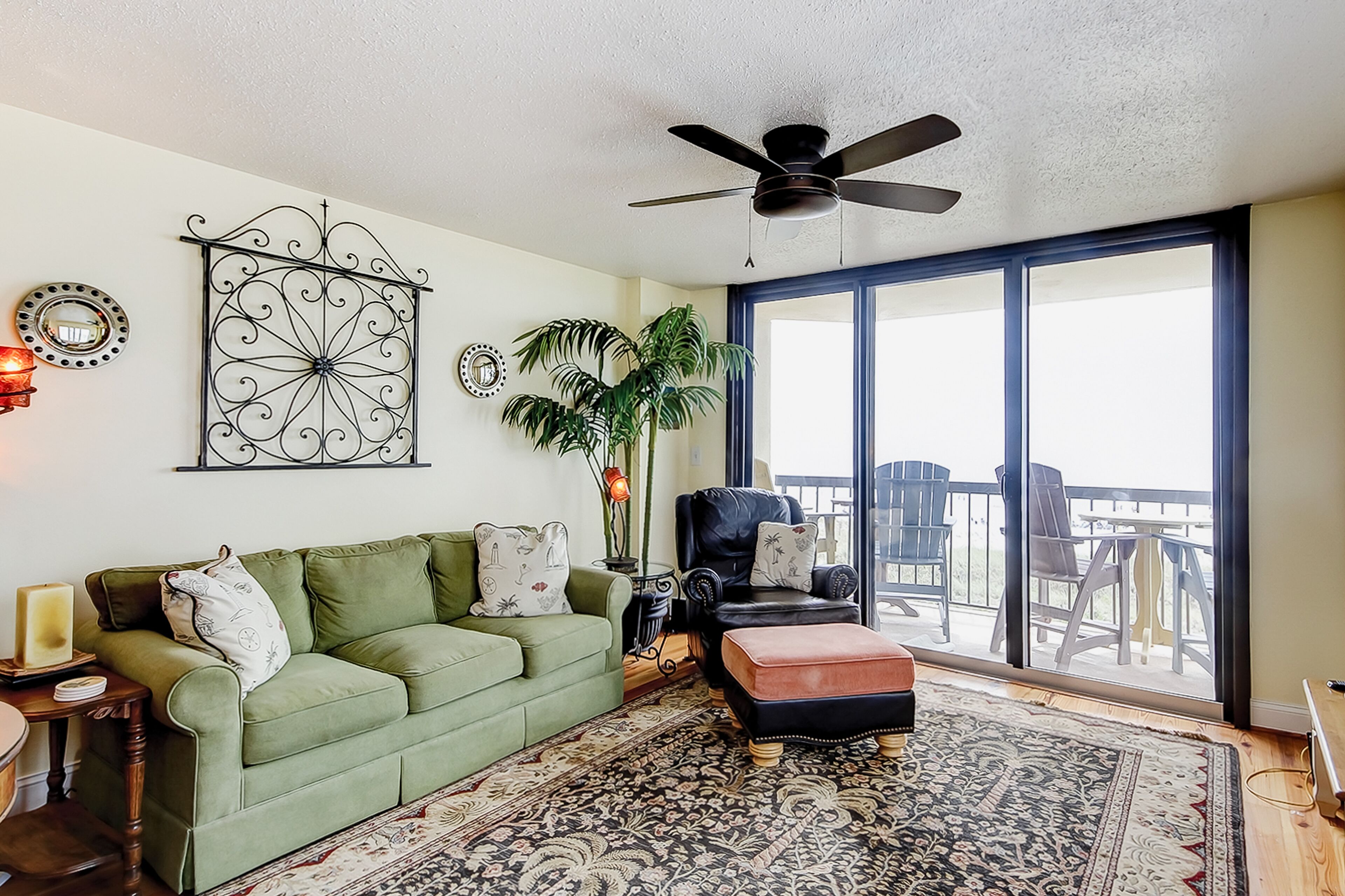 Oceanfront condo with central AC, washer/dryer, pool, & hot tub