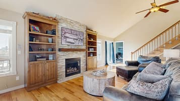 Télévision, cheminée