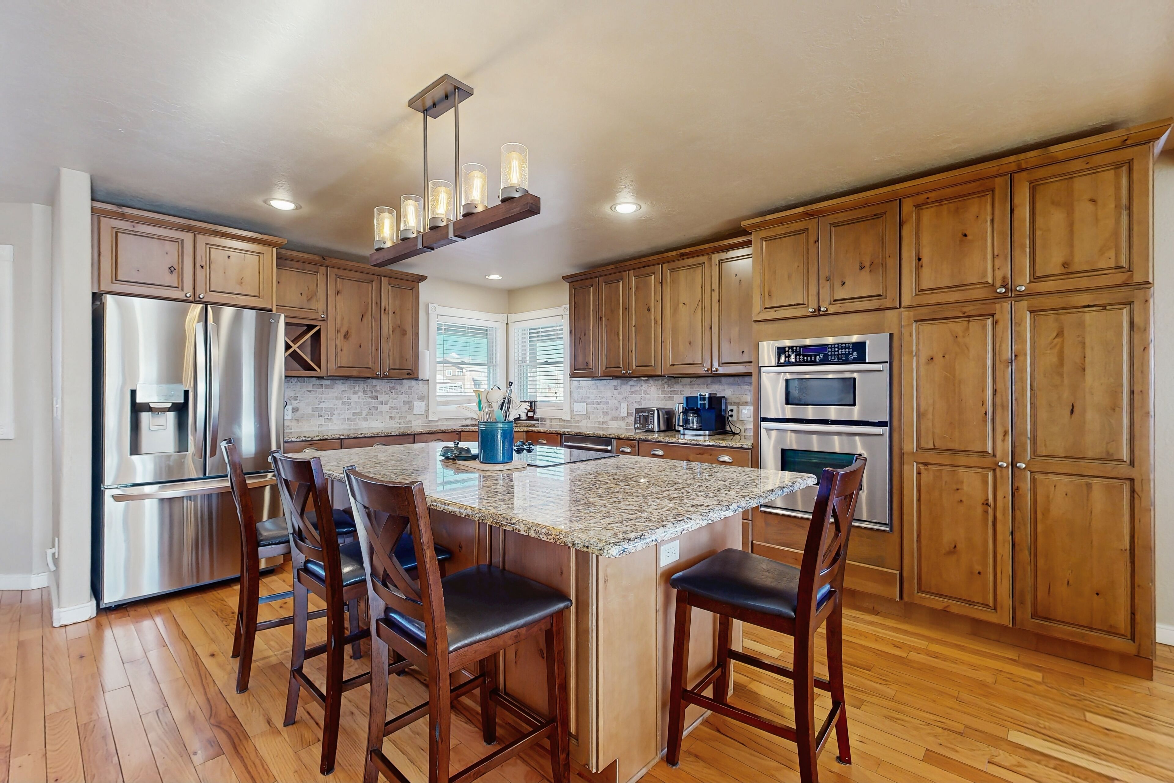 雪櫃、微波爐、焗爐、爐具