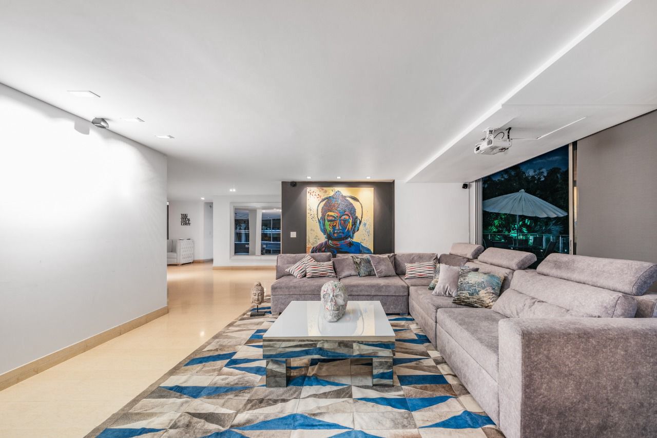 VILLA ELEGANCIA, VISTAS A LA CIUDAD CON JACUZZI Y PISCINA.